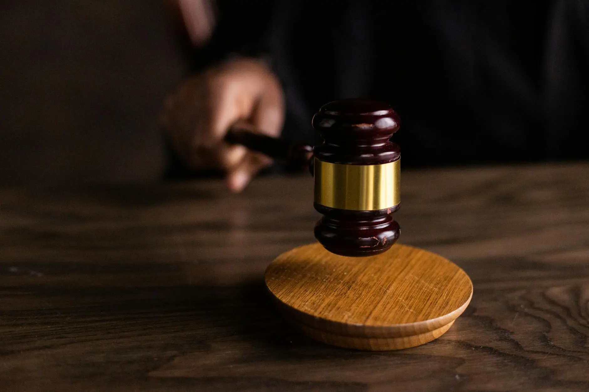 WHAT MAKES A PERSONAL INJURY CASE (OR PERSONAL INJURY LAWSUIT) GO TO TRIAL?